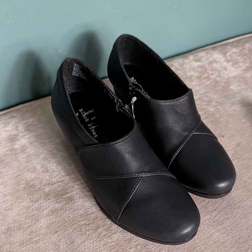 Black Rivet Women's Black Flats